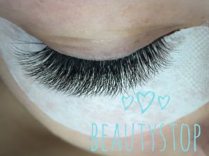 Augenmakro mit 3D Volume Wimpernverlängerung von Beautystop